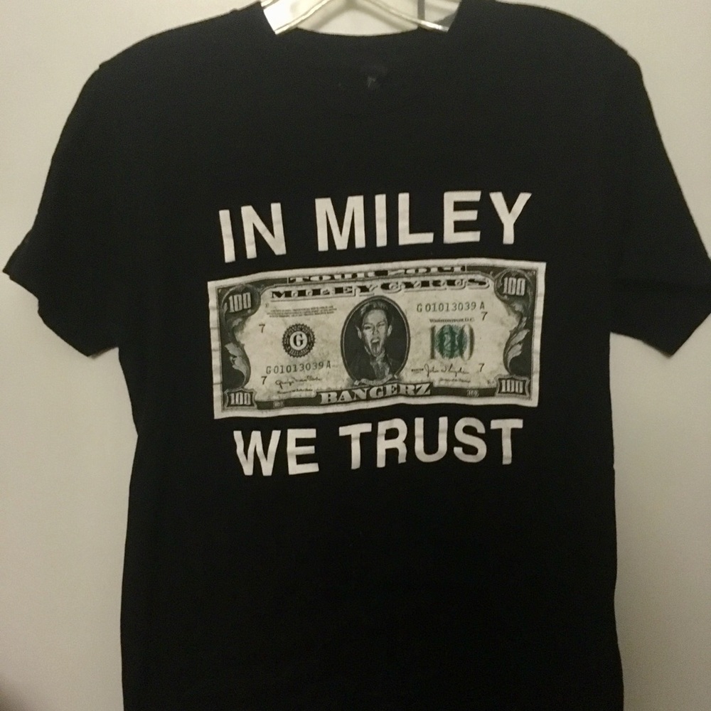 MILEY CYRUS BANGERZ TOUR SHIRT 😜